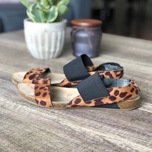 Leopard print flatbed sandals!